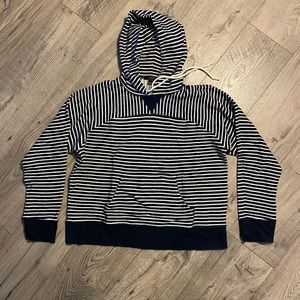 Black and white pullover
